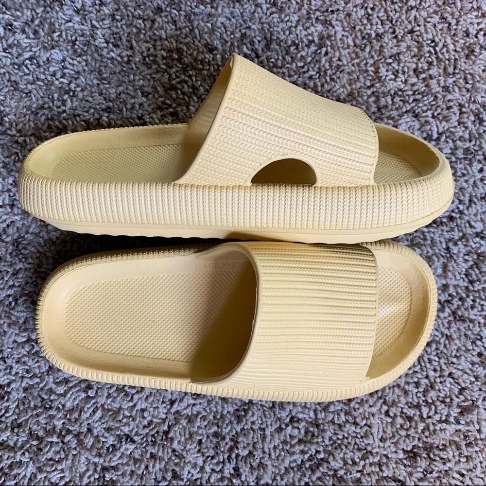 Pillow Slide Sandals Yellow size 38-39